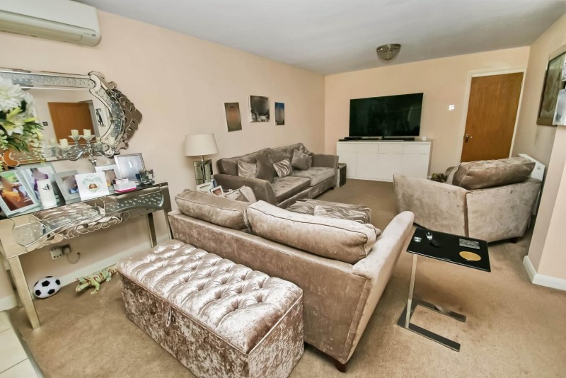 Images for Sunningdale Road, RAINHAM EAID:fordycefurnivallapi BID:2